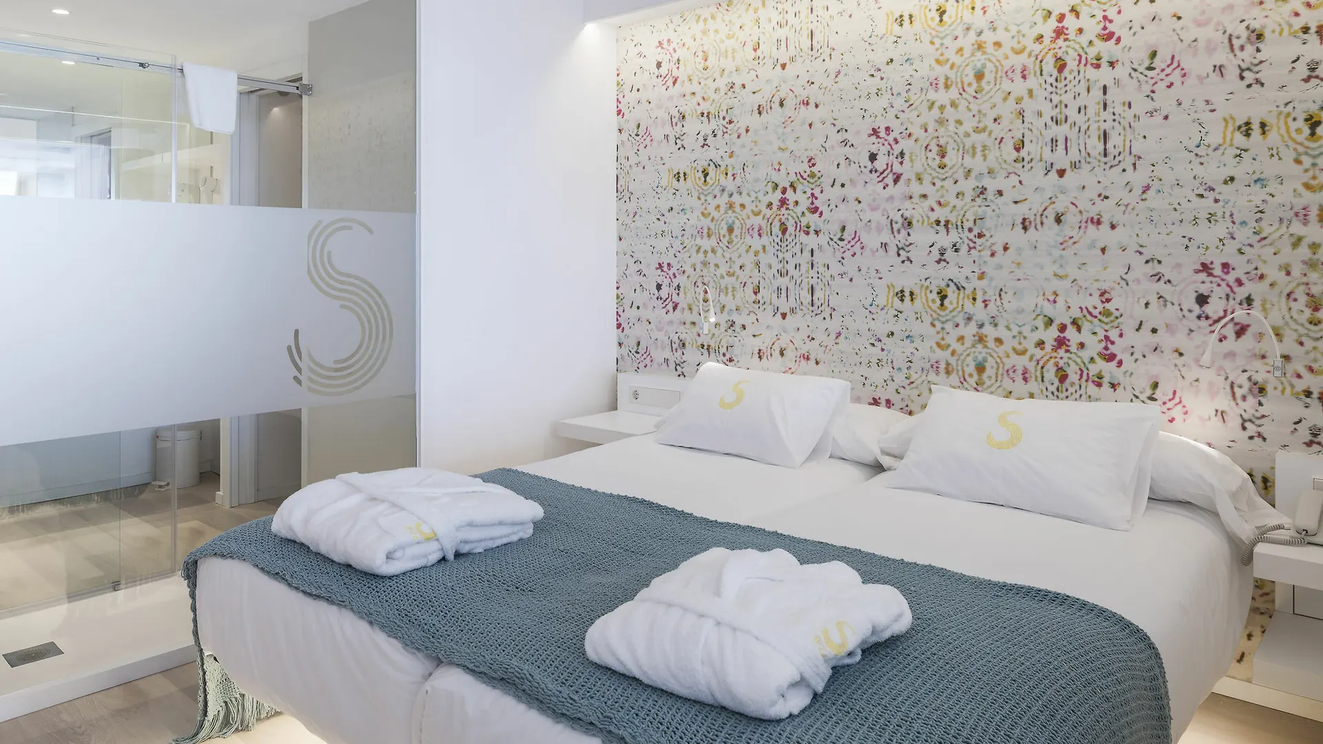 Sud Ibiza Suites 4*,